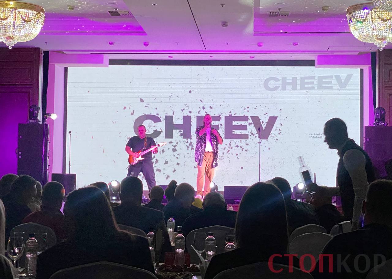 Исполнитель Cheev на сцене