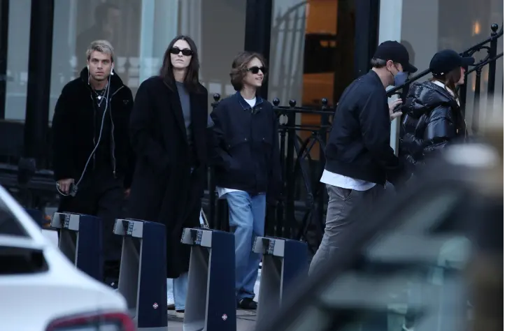 Майже вдвічі старший за свою дівчину Леонардо ді Карпріо проводить час з її родиною у Лондоні