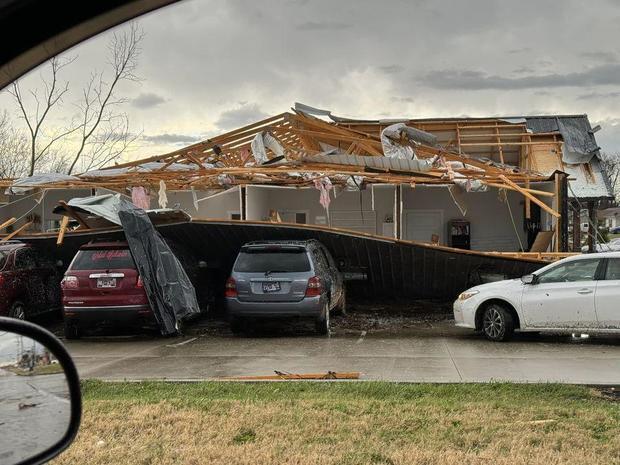 Десятки тысяч человек остались без жилья из-за торнадо в США