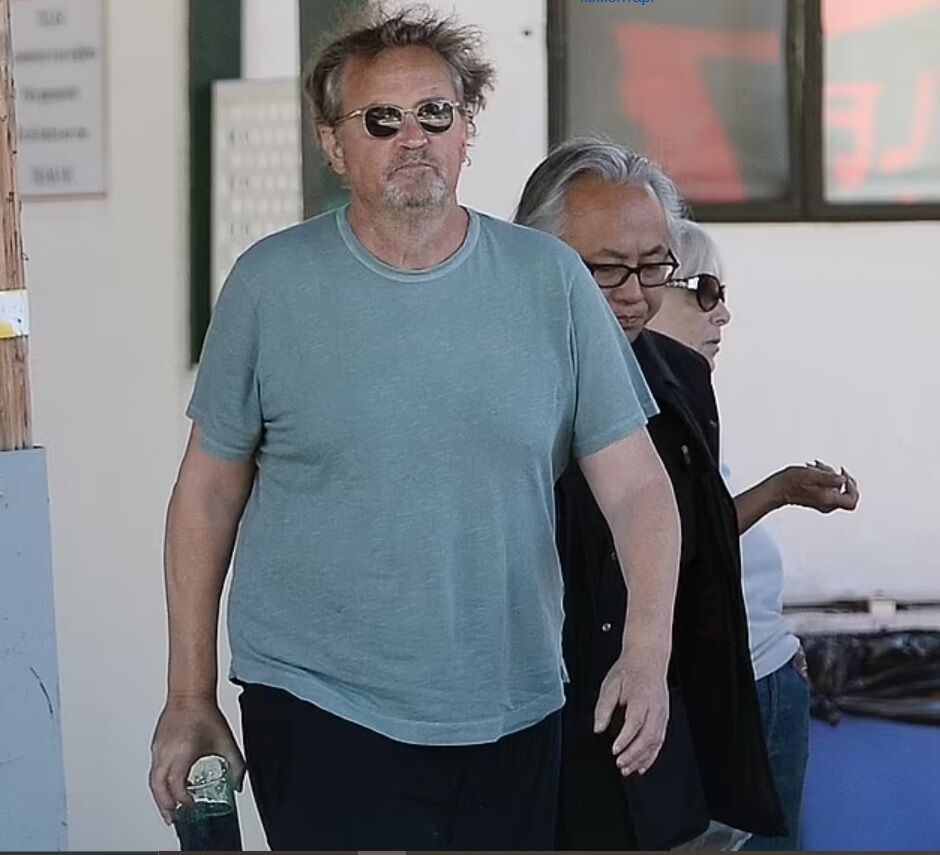 Мэтью Перри нашли мертвым 28 октября в гидромассажной ванне, рядом с бассейном в его доме в Лос-Анджелесе.