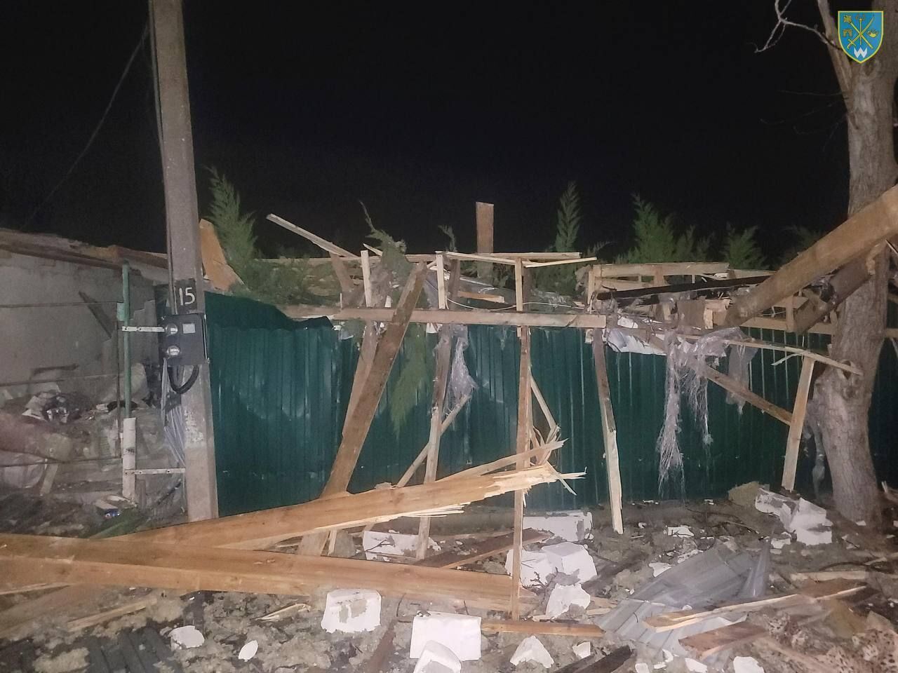 Один из сбитых беспилотников упал в жилой квартал в Одесском районе и взорвался