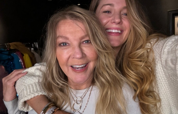 Зірка серіалу ''Пліткарка'' Блейк Лавлі замилувала фото з мамою