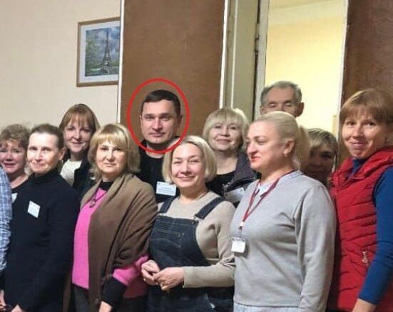 Бывший депутат городского совета Херсона Юрий Гречишкин появился на фото с сотрудниками районного совета Херсона