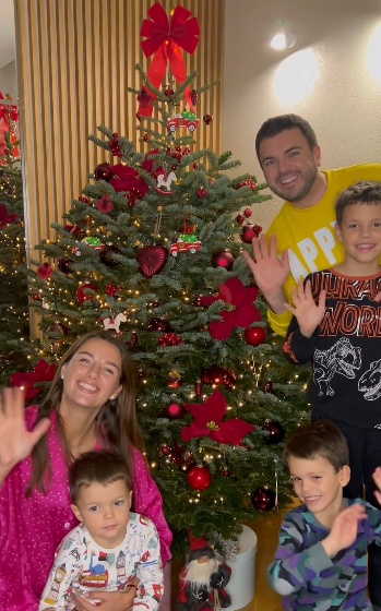 Ведучий Григорій Решетнік показав, як вони з сім'єю прикрашають ялинку 