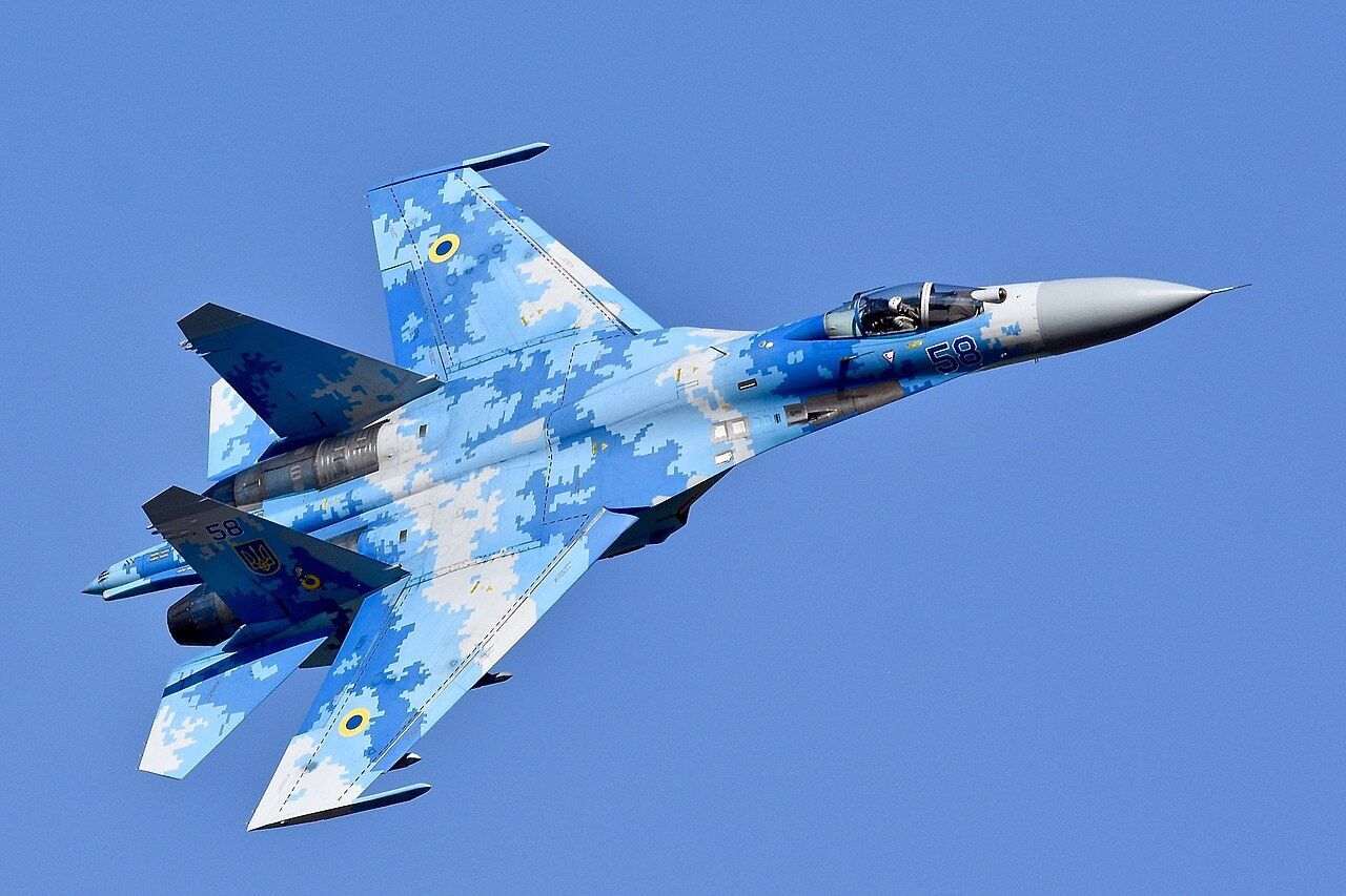 Зустріч у ''Рамштайн'': Резніков натякає на отримання винищувачів F-16 чи Су-27 – що відомо