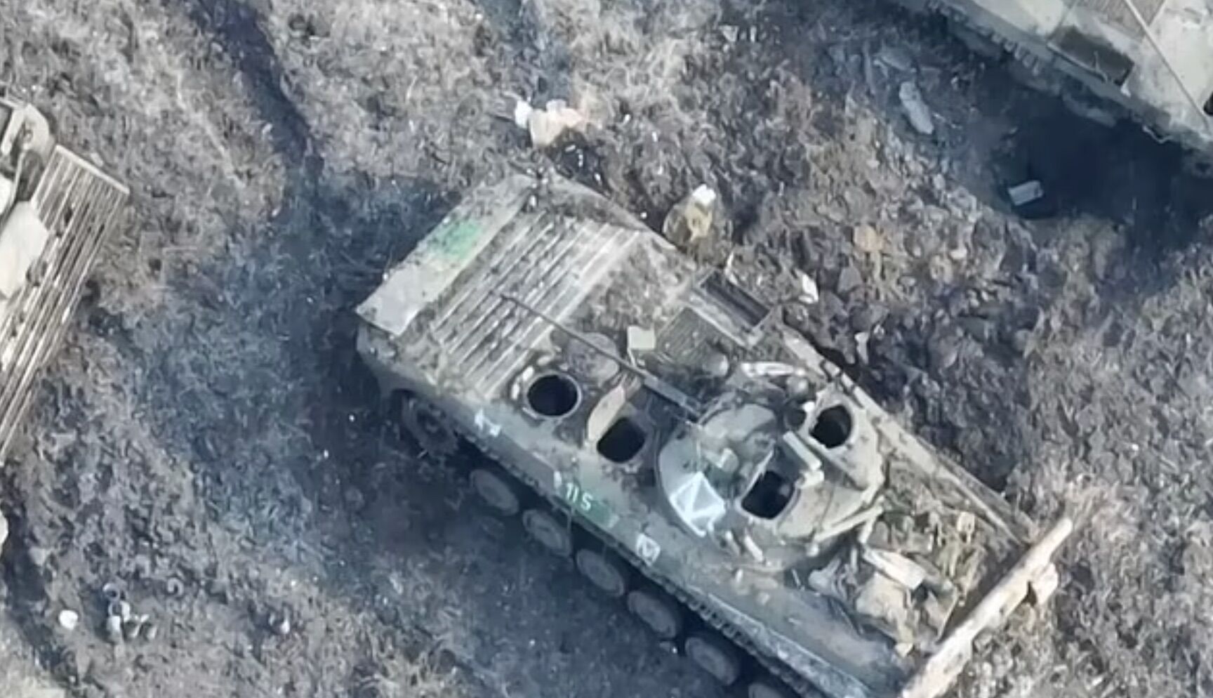 Один з розтрощених російських танків під Вугледаром