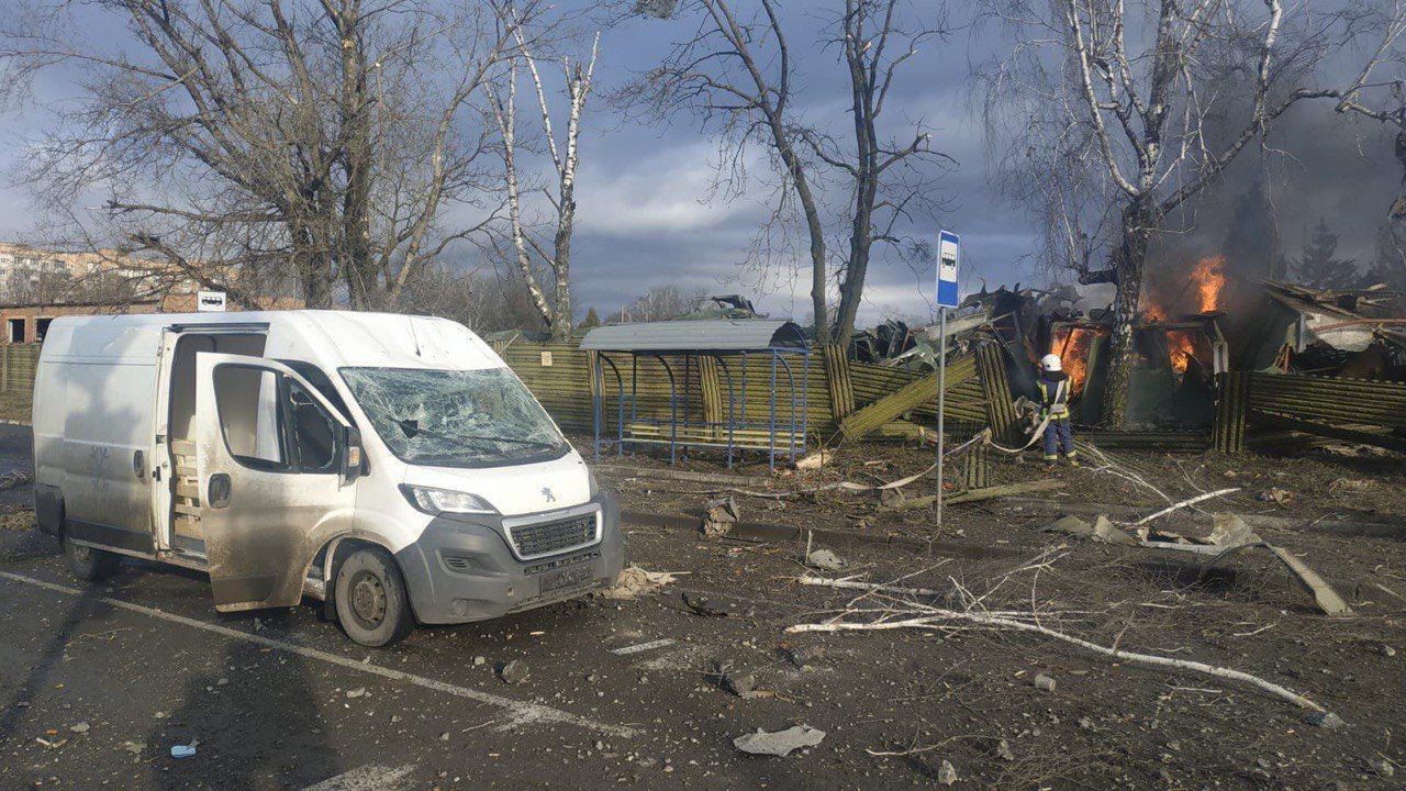 Хмельницкий: Зеленский опубликовал фотографии с места попадания - детали