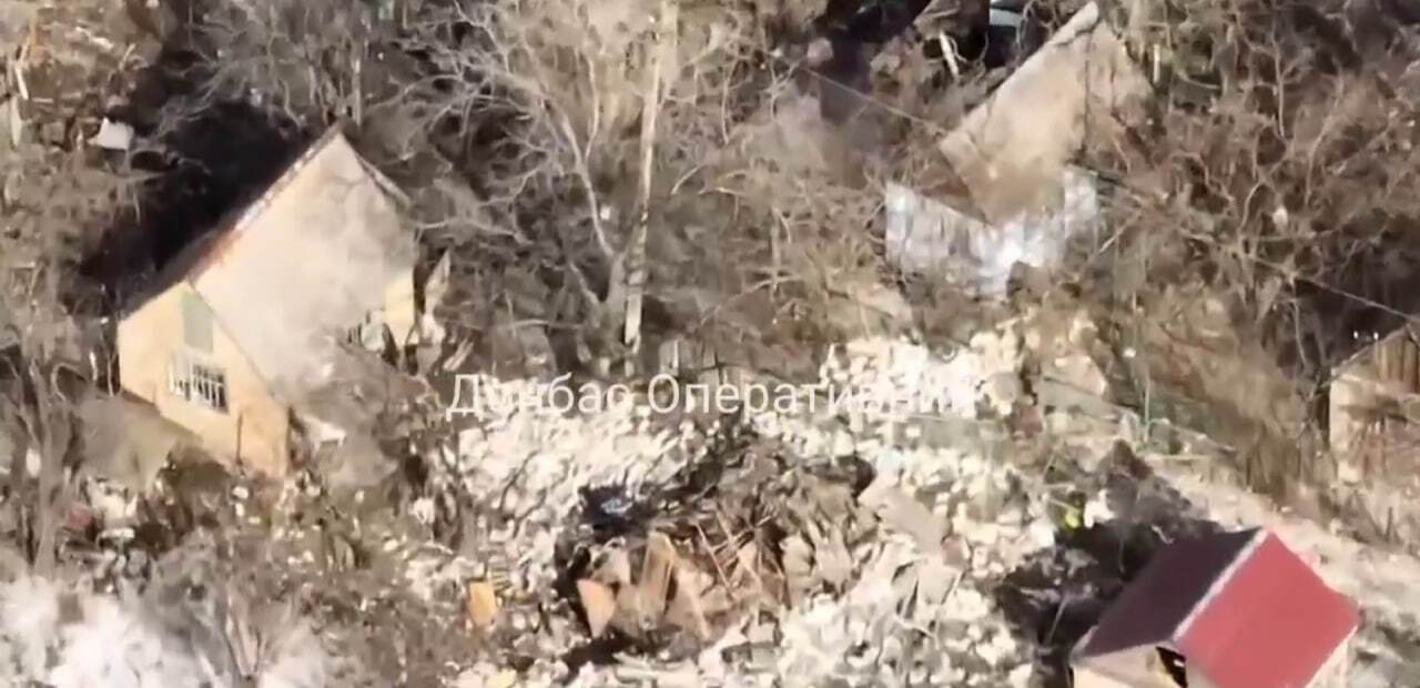 Минометчики закинули 120-мм мину в место, где прятались русские солдаты в Бахмуте