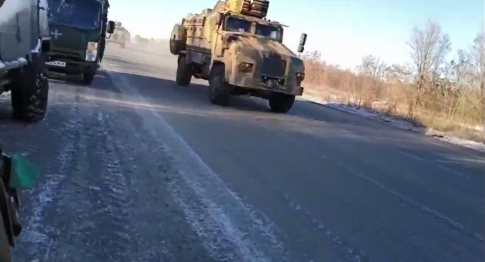 Бахмут: ВСУ показали танк Т-80УД и бронеавтомобили ''Казак-2'', прибывшие на фронт (видео)