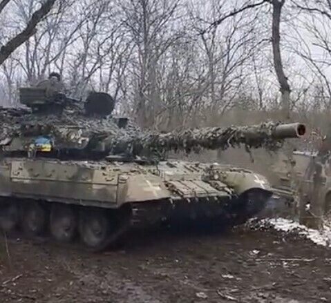 Бахмут: ВСУ показали танк Т-80УД и бронеавтомобили ''Казак-2'', прибывшие на фронт (видео)