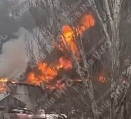 В Киеве – пожар на предприятии, дыма становится все больше: что известно (обновление)