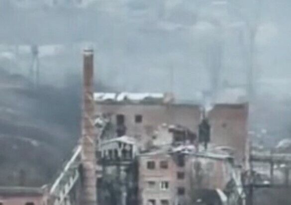 Ситуація у Бахмуті: з'явились кадри міських кварталів після обстрілів рф (відео)