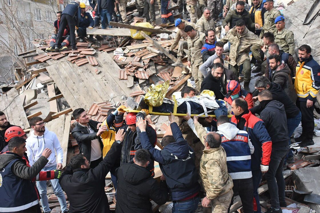 В Турции произошло новое землетрясение магнитудой 5,6 балла: есть жертвы и разрушения (фото)