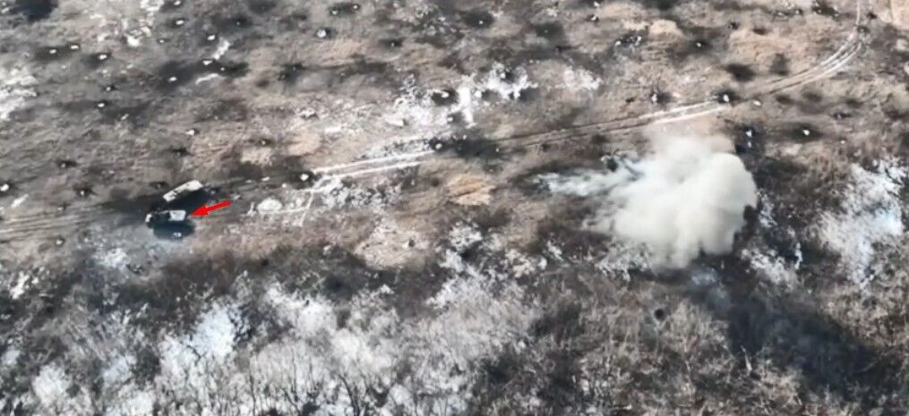 ВСУ показали, как армия рф ''разминирует'' поля под Марьинкой: устилает их ''мясом'' (видео)