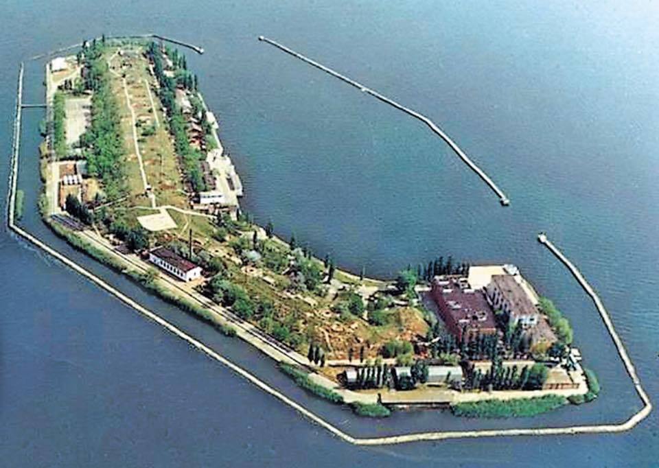 Остров Майский – около Очакова и Кинбурнской косы в Николаевской области