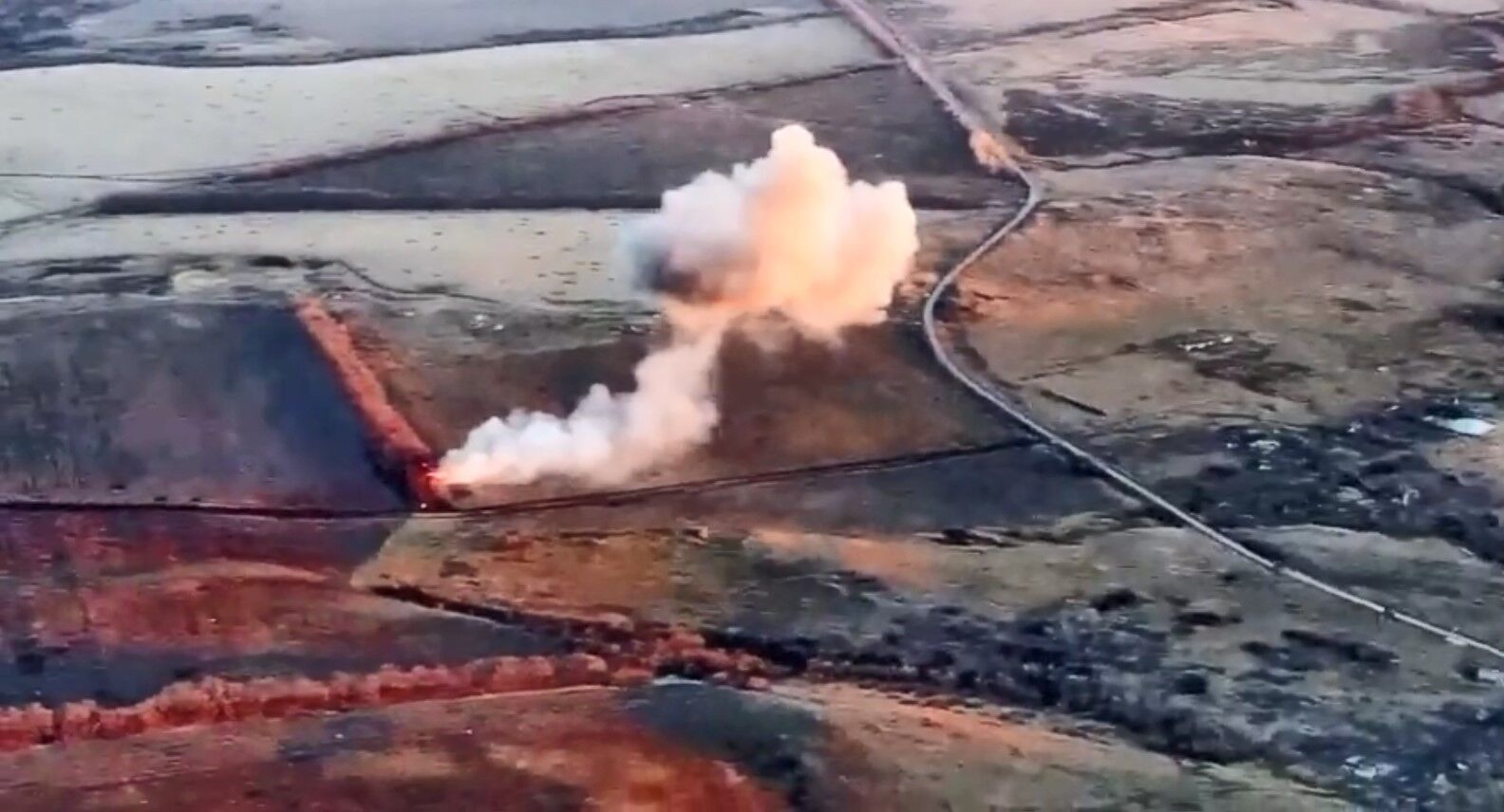 ВСУ взорвали две САУ ''Гвоздика'' армии рф: впечатляющий фейерверк на восточном фронте (видео)