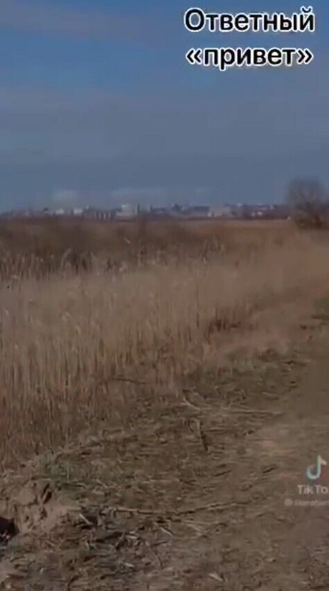 ВСУ ударили по солдатам армии рф, которые снимали ТикТок на фоне Херсона (видео)