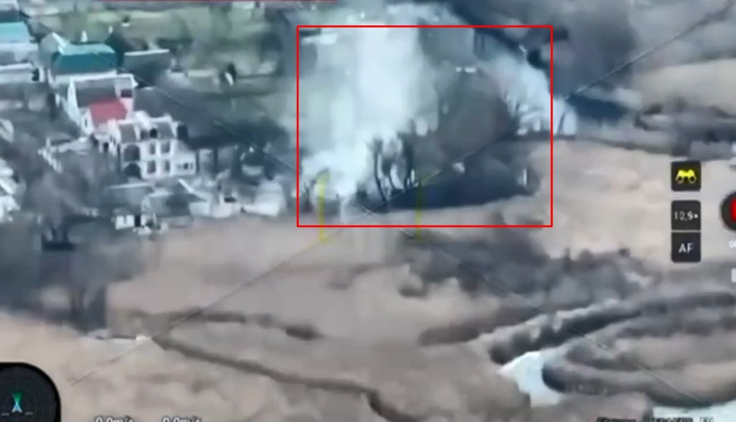 На Херсонщині ЗСУ атакували техніку армії рф: дрон з розгону влетів у скупчення автівок (відео)