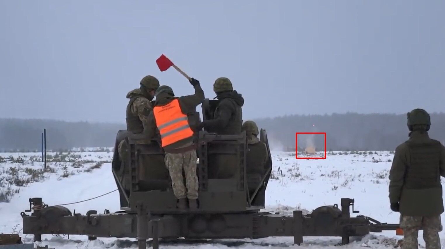 Бойцы ВСУ прошли обучение на орудиях Bofors L70: видео от Минобороны Литвы