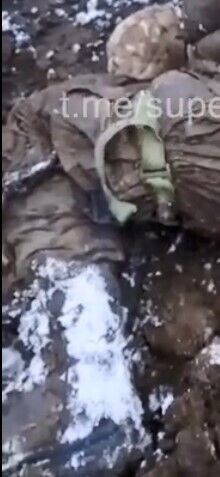 Угледар: танкисты рф записали ТикТок – сидят в воронке от снаряда, танк сгорел (видео)