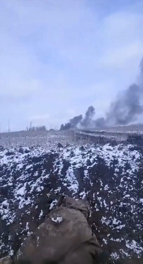 Угледар: танкисты рф записали ТикТок – сидят в воронке от снаряда, танк сгорел (видео)