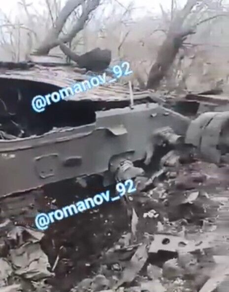 Вирва під траками танку армії рф - наслідок вибуху гранати, яку скинув FPV-дрон