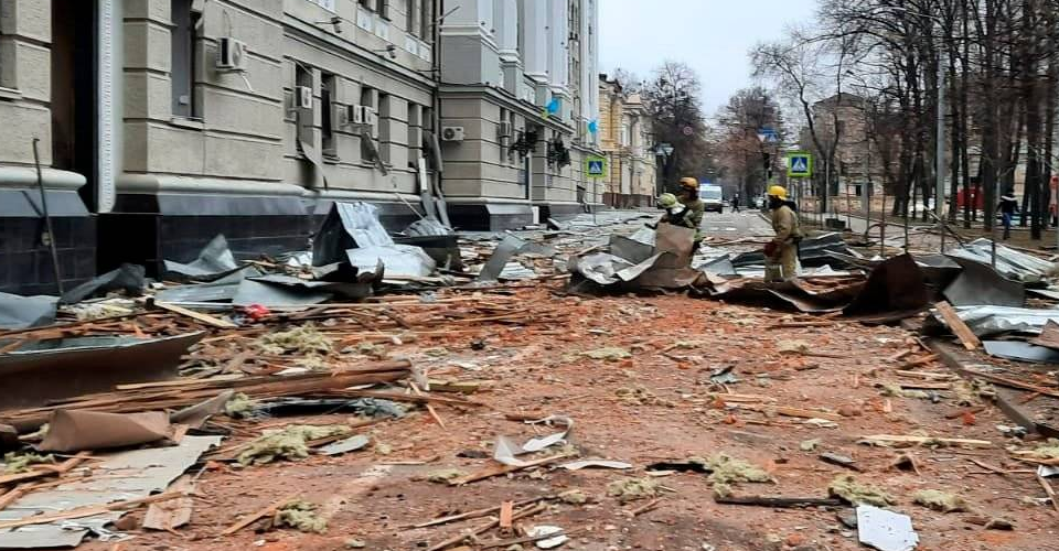 Харків: наслідки одного ударів армії рф по центру видачі гуманітарної допомоги