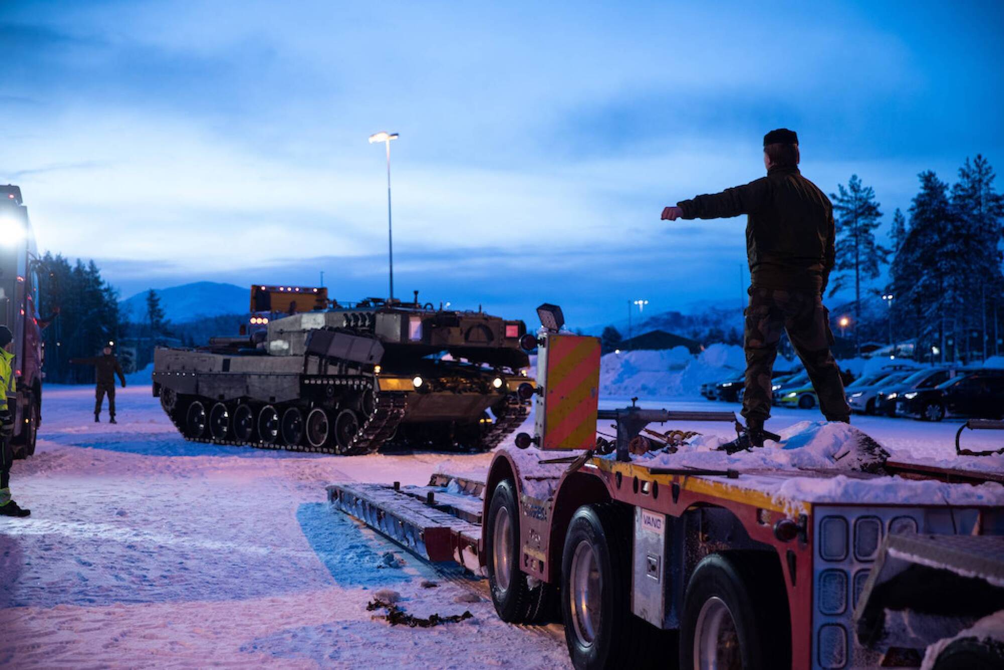 Підготовка до завантаження Leopard 2 до літака