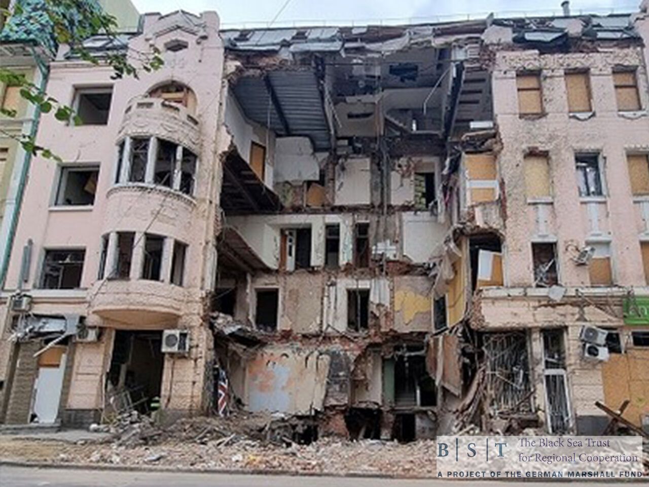 ''Мы боимся громко радоваться''. Как отстраивают Харьков и жизнь людей по соседству с россией (фоторепортаж)