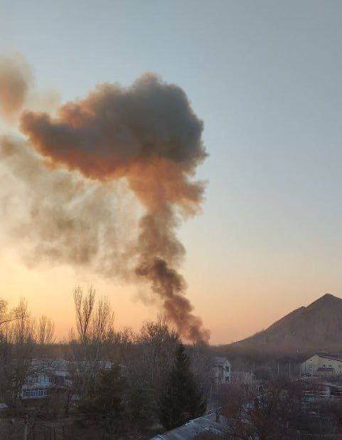 Дым от падения самолета под Донецком