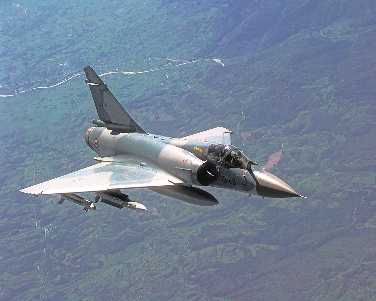 Mirage 2000 - французький багатоцільовий літак, на якому нібито навчаються літати українські пілоти