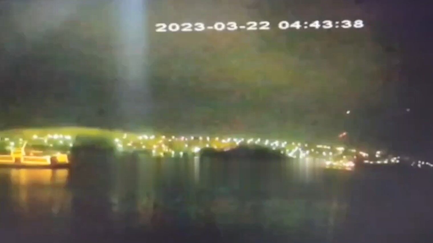 ''Хлопок'' в Севастополе: кадры из бухты, где взрывались припортовые сооружения - видео