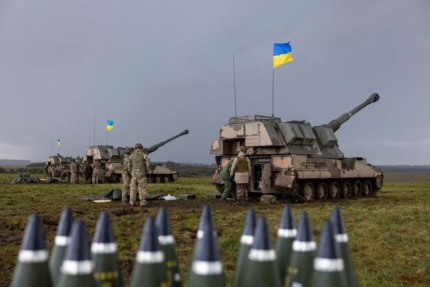 Друга група українських артилеристів завершує навчання на САУ AS90 у Британії