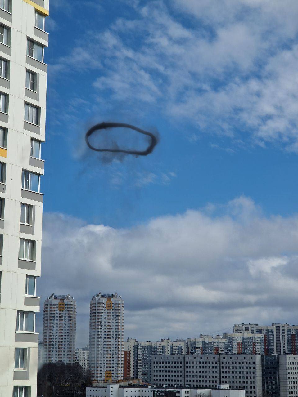 Черное дымное кольцо в Москве
