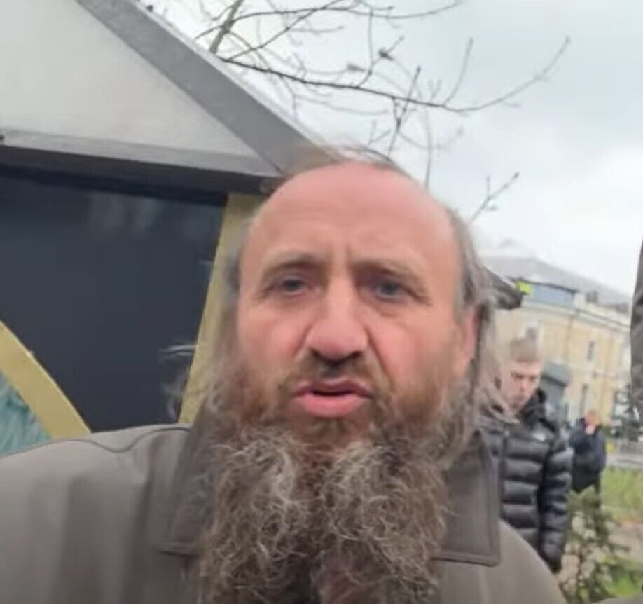 Мужчина уверяет, что московская церковь имеет все право находиться в Лавре в центре Киева