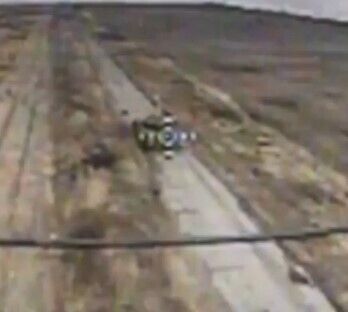 Под Соледаром ВСУ попали FPV-дроном в российского танкиста: опрометчиво выглянул из люка (видео)