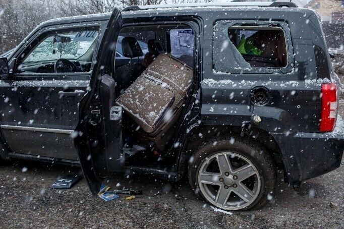 Автомобиль в Ирпене, прошитый несколькими десятками пуль русских солдат