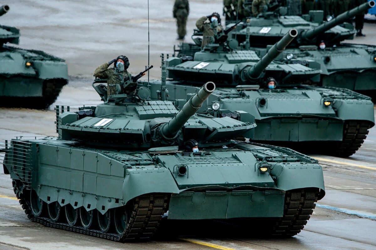 Танк Т-80 армії рф - до того, як потрапити під снаряд ЗСУ