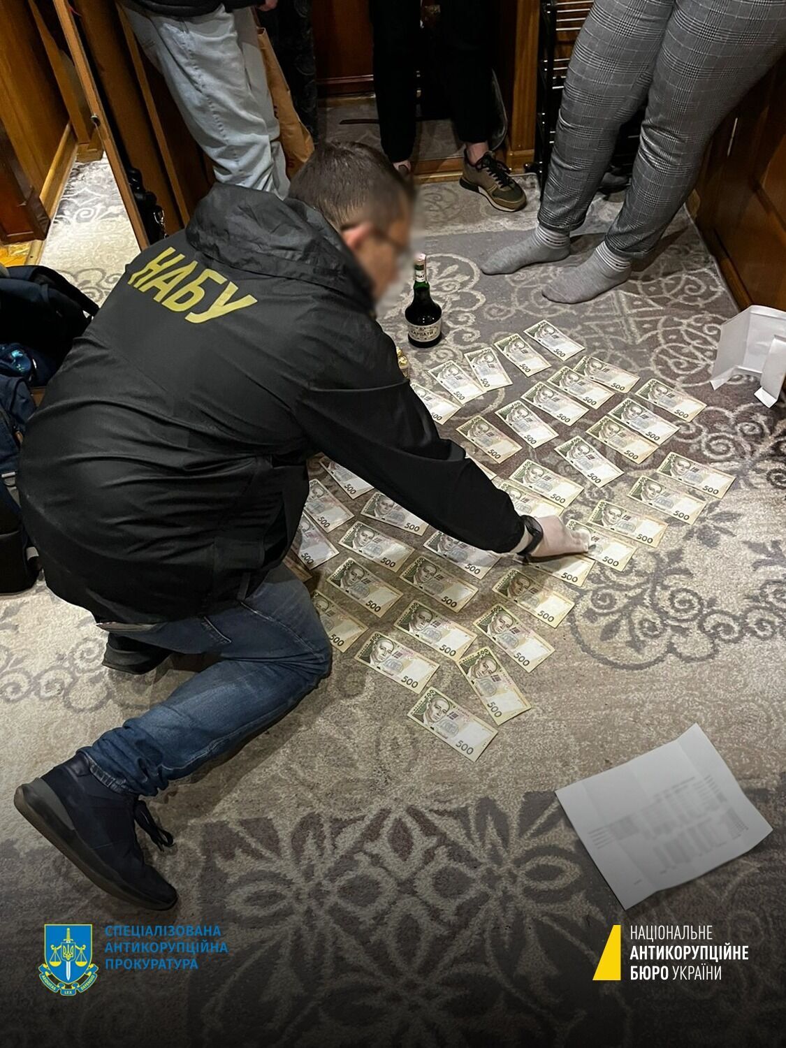 Кошти, виявлені під час обшуку у квартирі підозрюваної працівниці Львівської податкової
