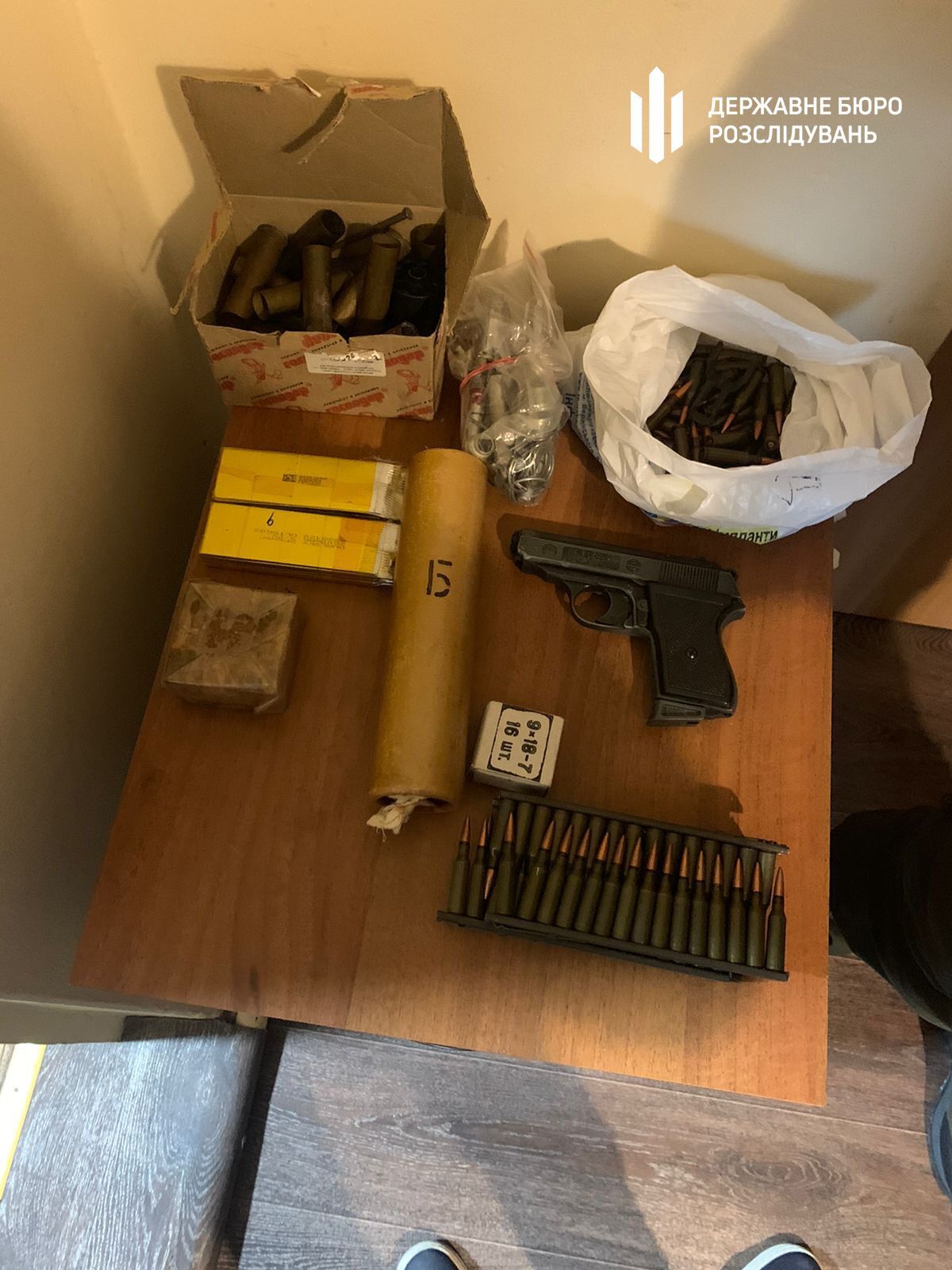 Зброя та набої, виявлені під час обшуку у одній з компаній, підконтрольних Сівковичу