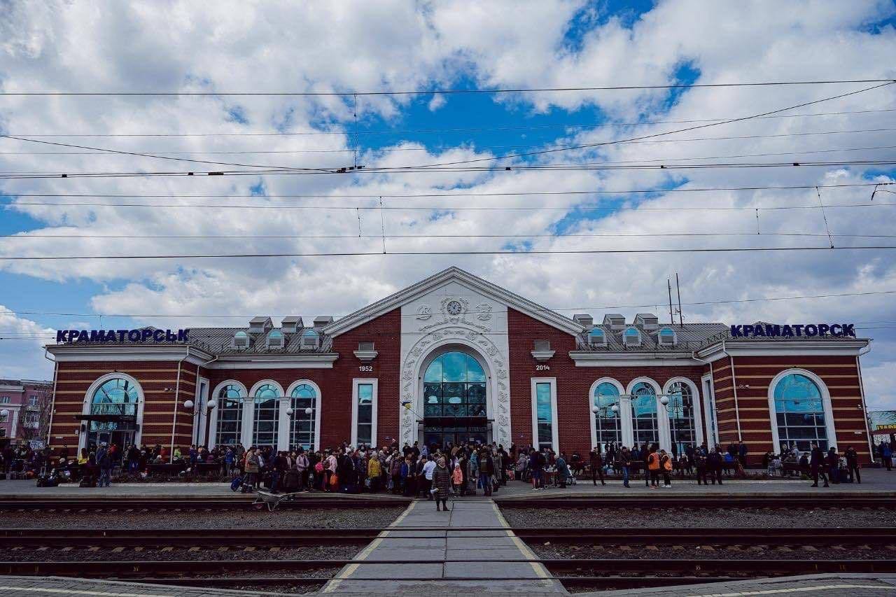 Страшна річниця: рік тому росіяни обстріли залізничний вокзал у Краматорську 
