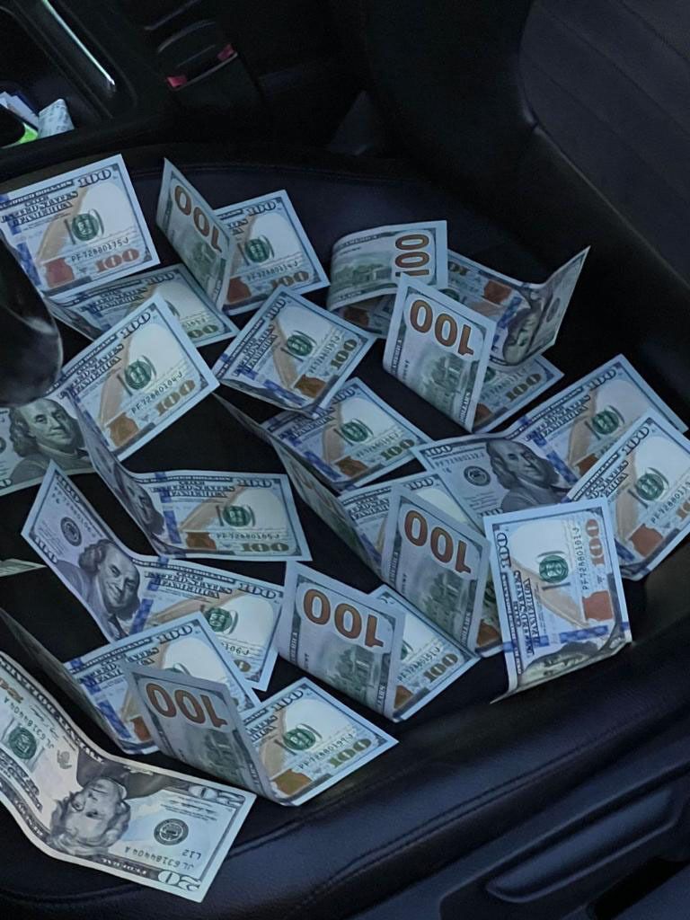 Гроші, виявлені у авто фігуранта