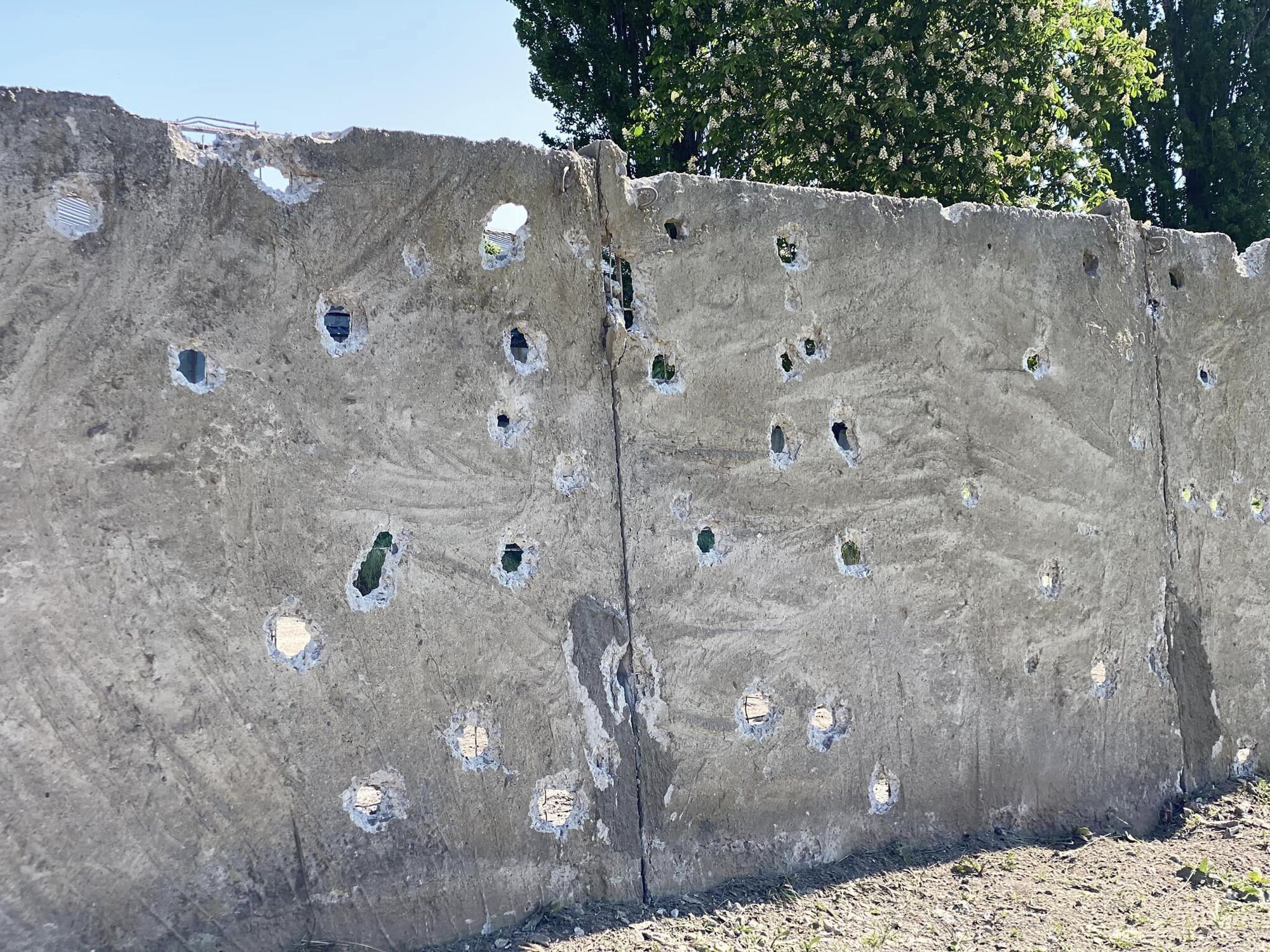 Наслідки обстрілу Одеси: пошкодження паркану