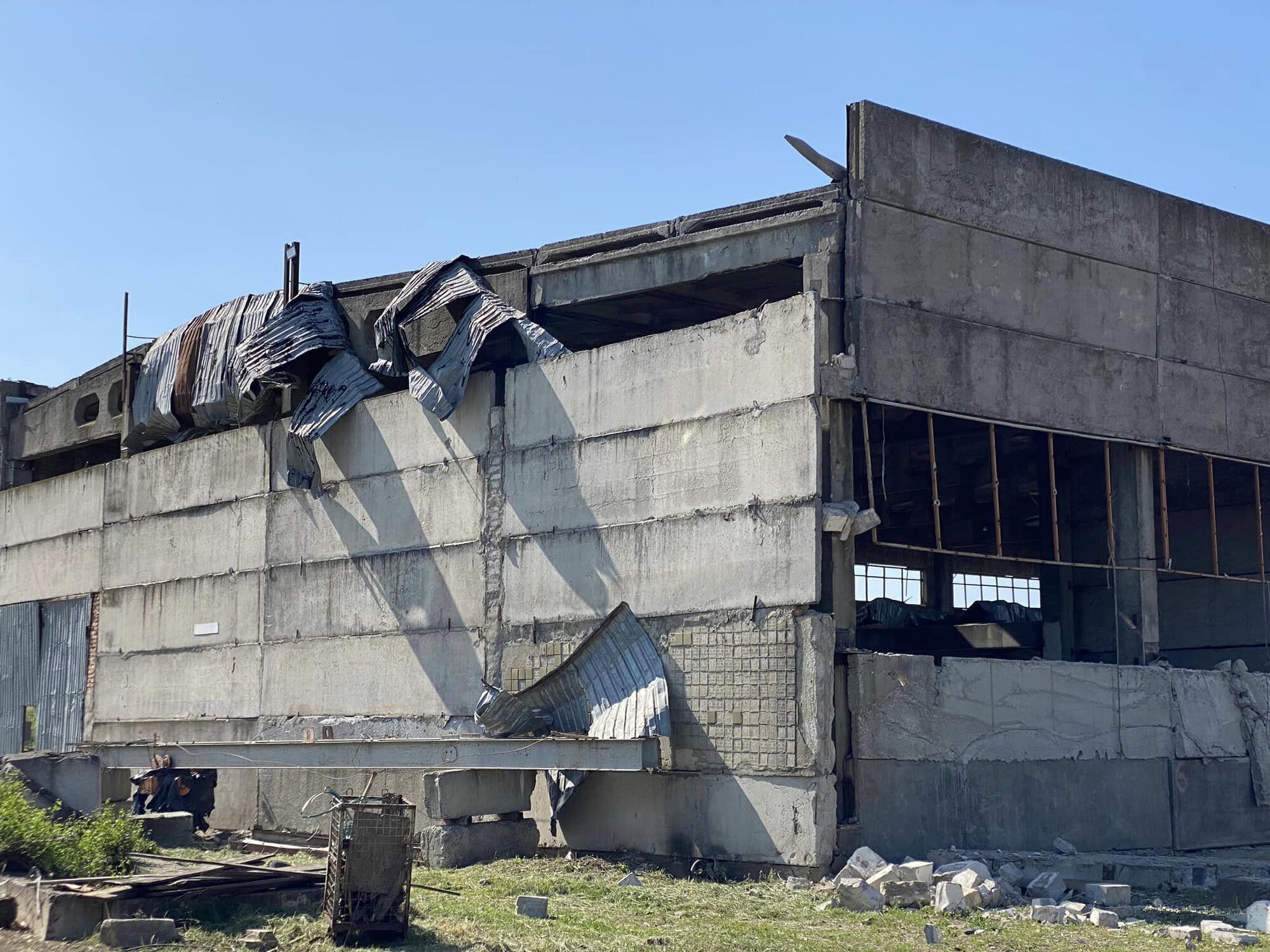 Наслідки обстрілу Одеси: пошкодження даху
