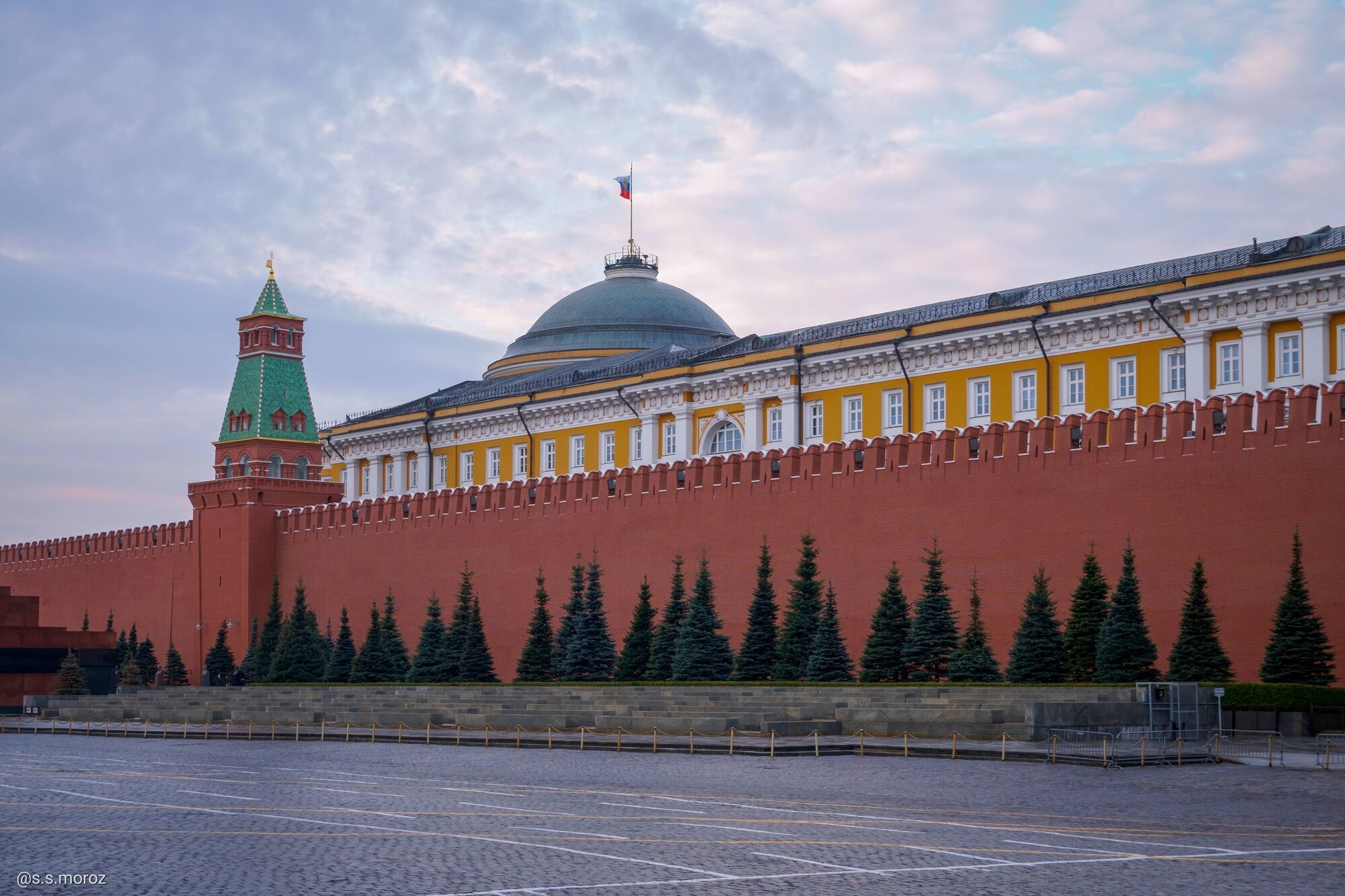 Красная площадь и Сенатский дворец в Москве