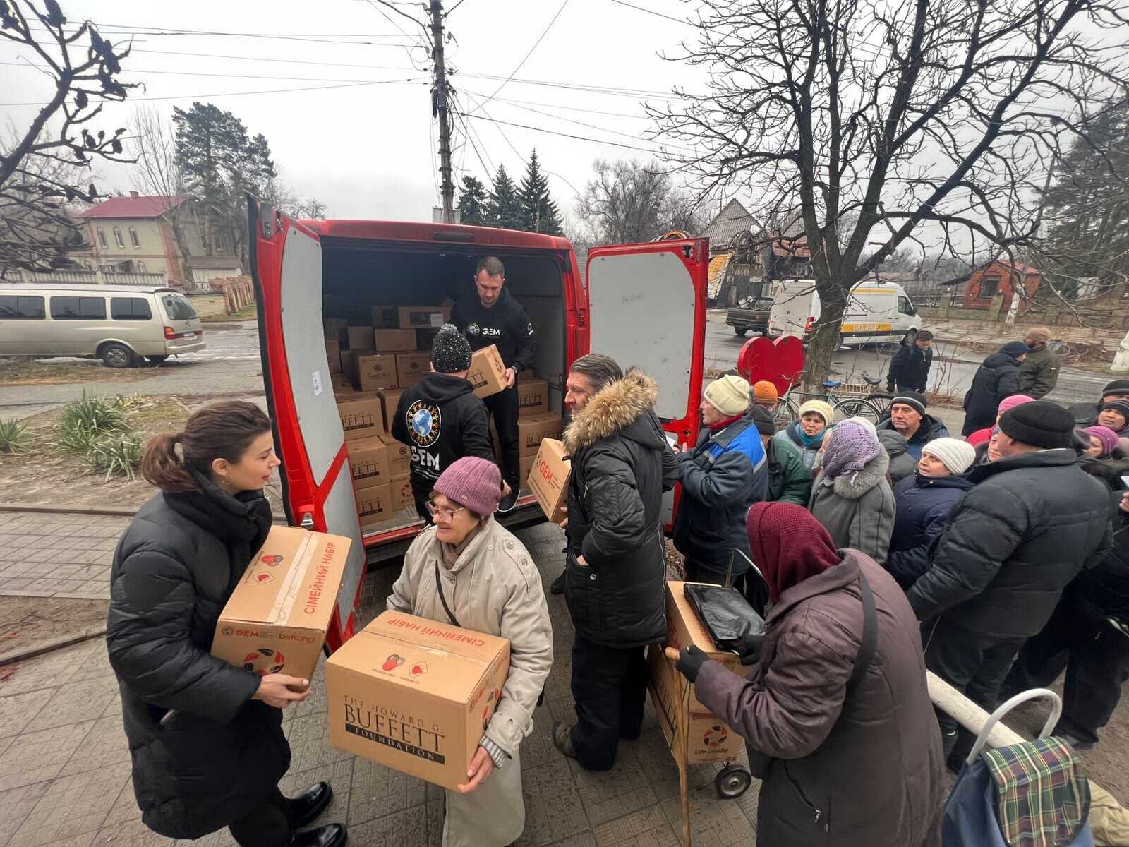 Жители Святогорска постоянно получают гуманитарную помощь