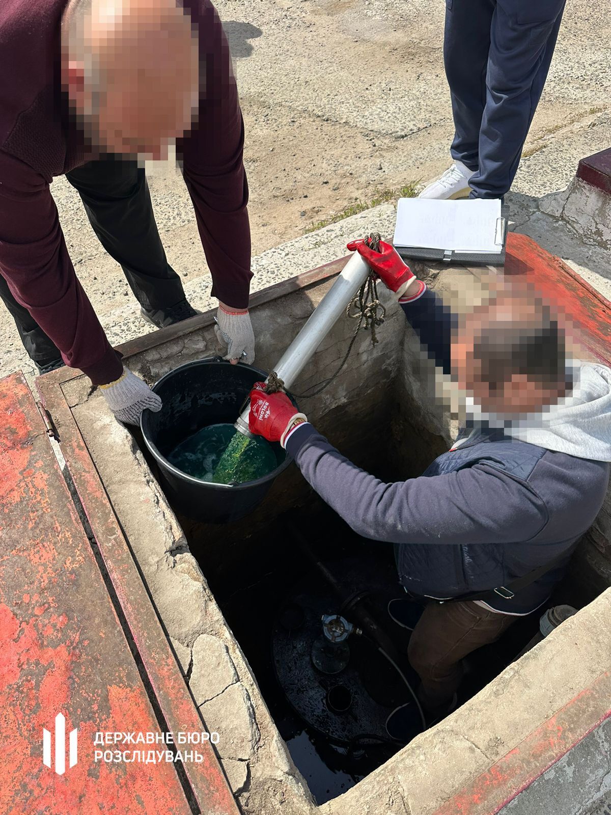 Обыск подземного резервуара на АЗС в Николаевской области