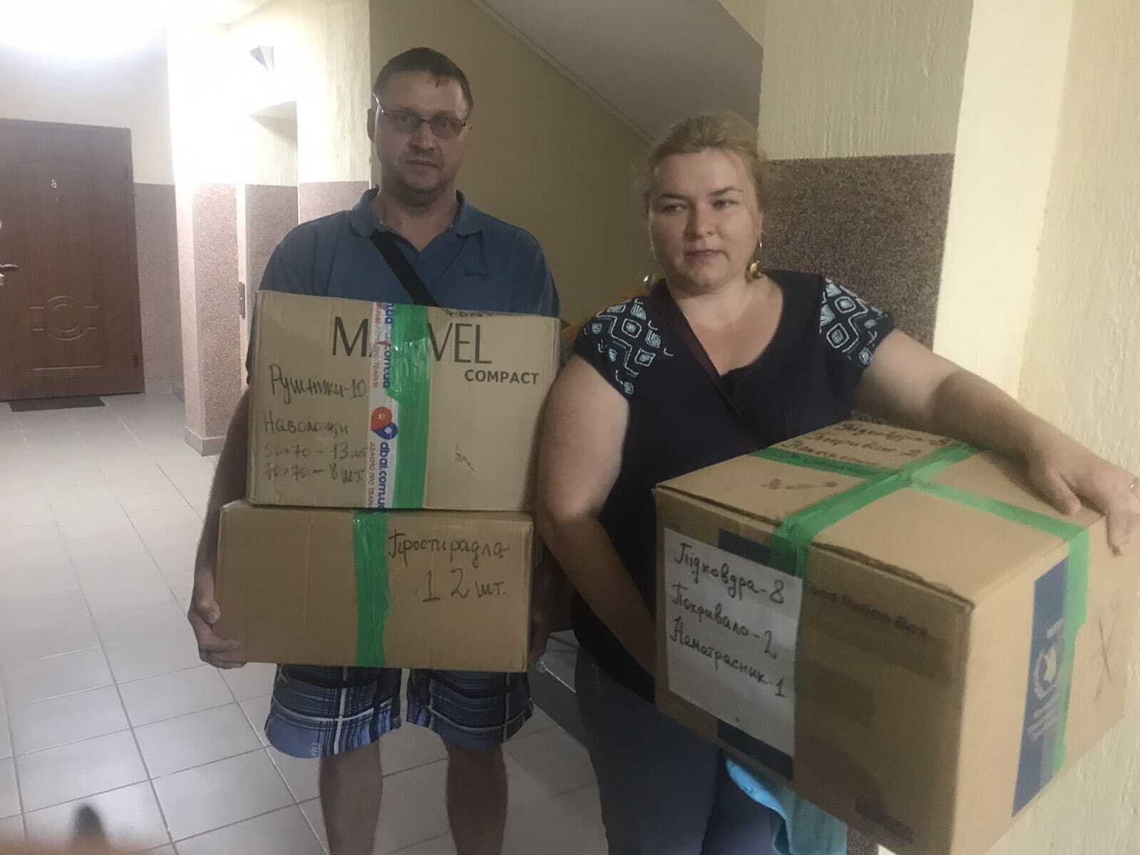Жители Петровской общины поделились своими вещами и другим необходимым с пострадавшими херсонцами