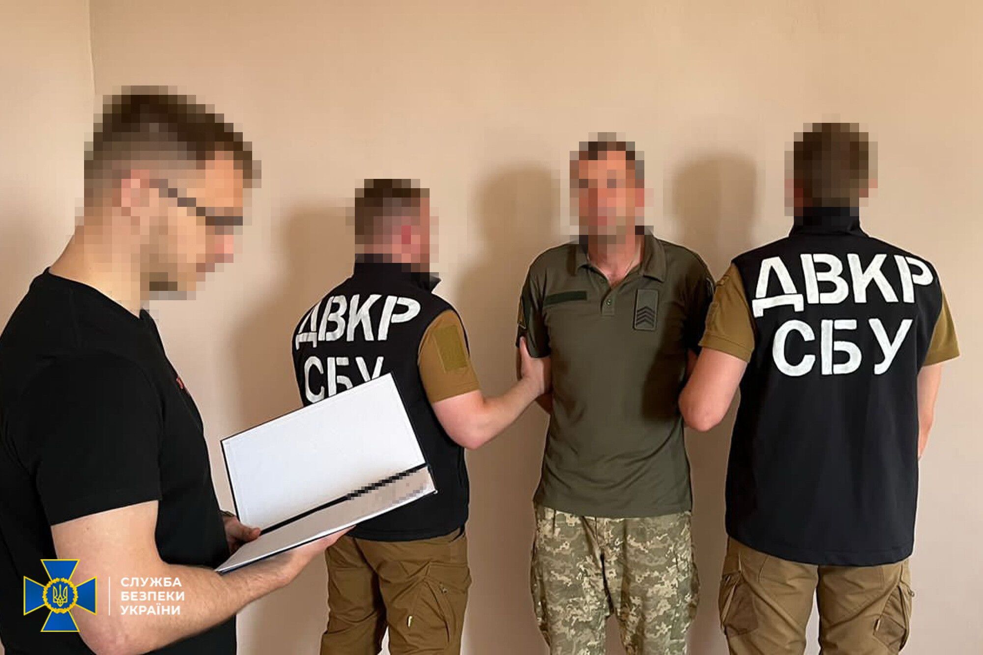 На Житомирщине СБУ разоблачила ''крота'' в рядах ВСУ: шпионил за аэродромом и БМП MaxxPro