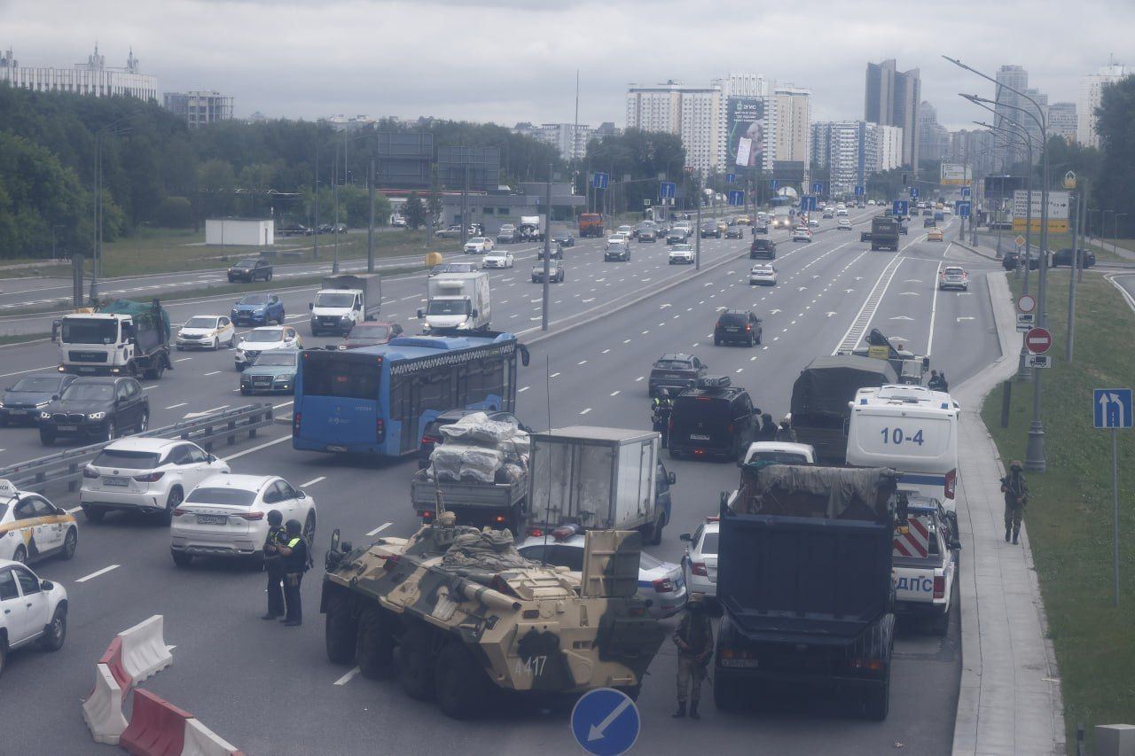 Найманцям ПВК ''Вагнер'' залишилося 300 км до Москви: там риють окопи (фото)